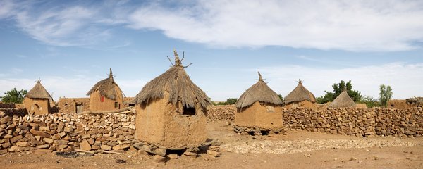 Comment organiser une visite des villages traditionnels des Dogons au Mali?